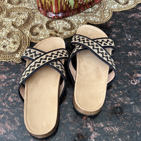 Avon Unisex Comfort Crisscross Printed Sandals Size 9 - Picture 7 of 8